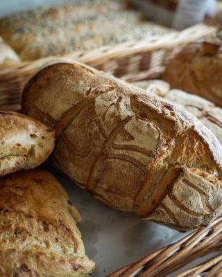 Dnes, zítra, každý den – čerstvé pečivo 🙂🍞🥖 #kavarna #budnavetvi #pekarna #pekarnavetev