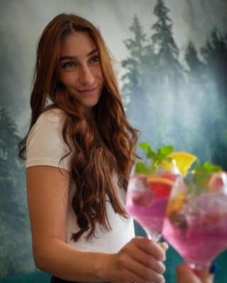 Tenhle sirup má styl — chuť toniku a barvu z motýlího květu 🦋 Tento sirup stojí za to ochutnat! 😎 @produkty_vladimir...