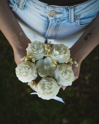 ✨ V naší kavárně najdeš svíčky od @peonique.cz 🙂 #kavarnavetev #budnavetvi #svicky