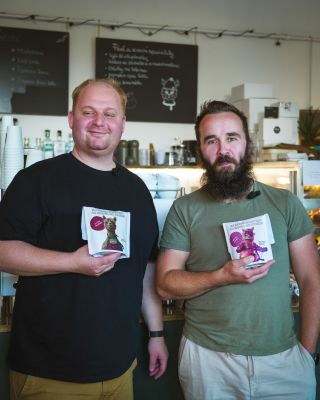 Možná jen random návštěva. 😉 Možná začátek něčeho většího. ☕ Brzo pochopíš. 👀 #kavarna #mirotice #vyberovakava #budnavetvi...